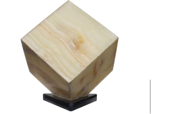 Светильник из оникса Николь